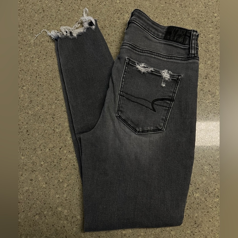American Eagle Outfitters Distressed Super Hi-Rise Jegging